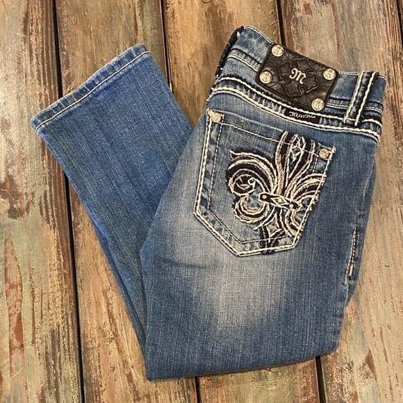 Miss Me 27 (3/4) Capri Jeans Low Rise Fleur De Lis Embroidered Embellished - Picture 13 of 13